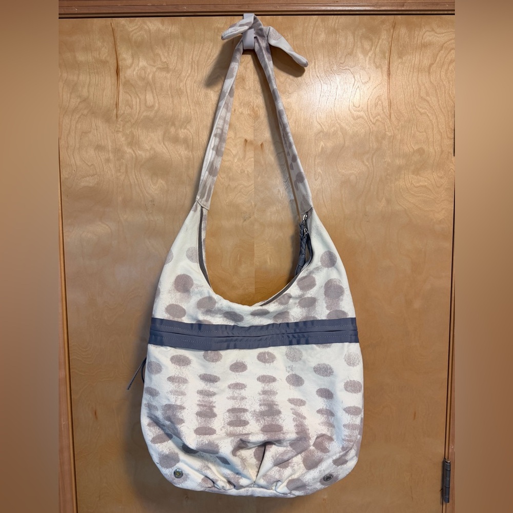Lululemon Tote / Gym Bag White & Gray Polka Dot Shoulder Bag - 🤩 Excellent cond! - Picture 2 of 14